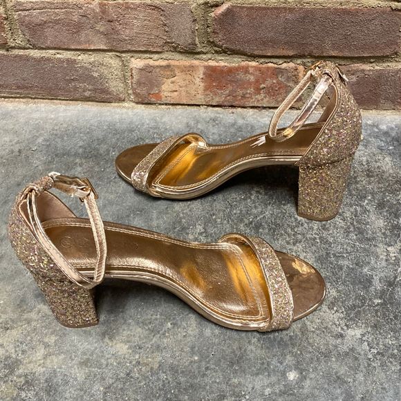 Elegant Gold Glitter Heels - Picture 5 of 8